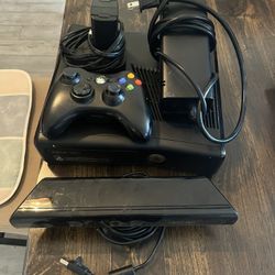 Xbox 360 (With Kinect, charging station with three batteries, one Xbox 360 controller