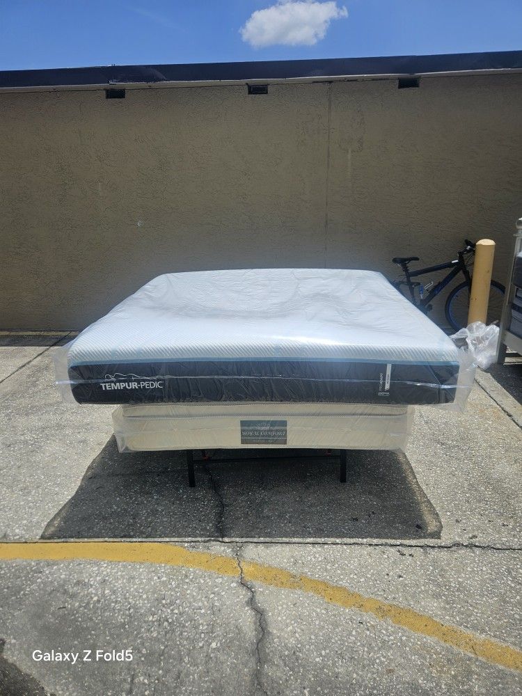 Brand New King Size Plush Tempur pedic Pro Adapt Firm Mattress In Plastics