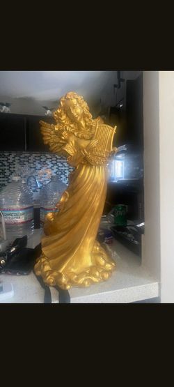 Does the angel picture