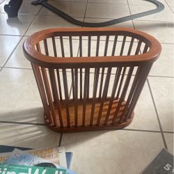 Canasta De Madera Poner Magazine   $10.00