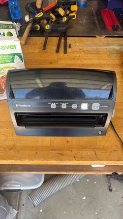 Good Saver Vacuum Packer w Packaging and Canister