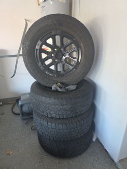 6 lugs black rims 17 inch