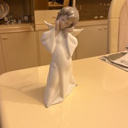 Lladro Figurine 9”high