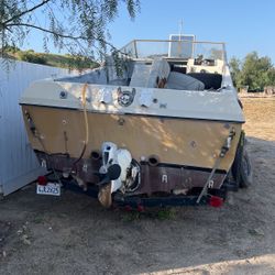 Ocean Boat 25’ Free. Come Pick Up Cleaning Up This Week