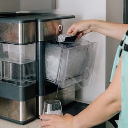 GE ice Maker - Maquina De Hielo 