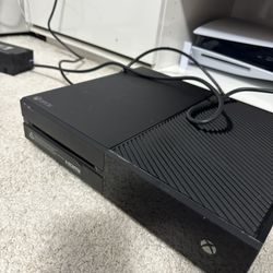 Xbox One With Controller And Games Headset