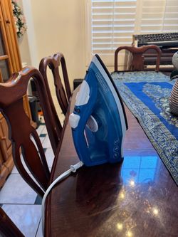 Black+Decker Compact Steam Iron