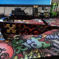 🕶️ Off-White Tortoiseshell Sunglasses – Gold Arrow Logo 🕶️