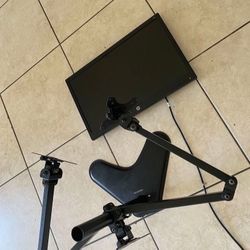 Mount-it! Triple Stand With HP Monitor 