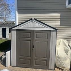 Rubbermaid 3.5X7 Storage Shed. 