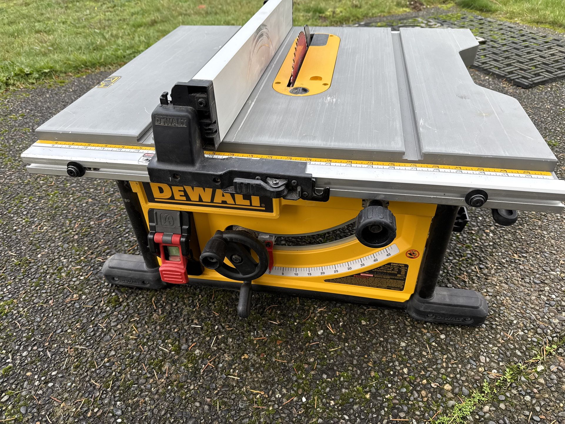 Dewalt 10” Table Saw DWE7491
