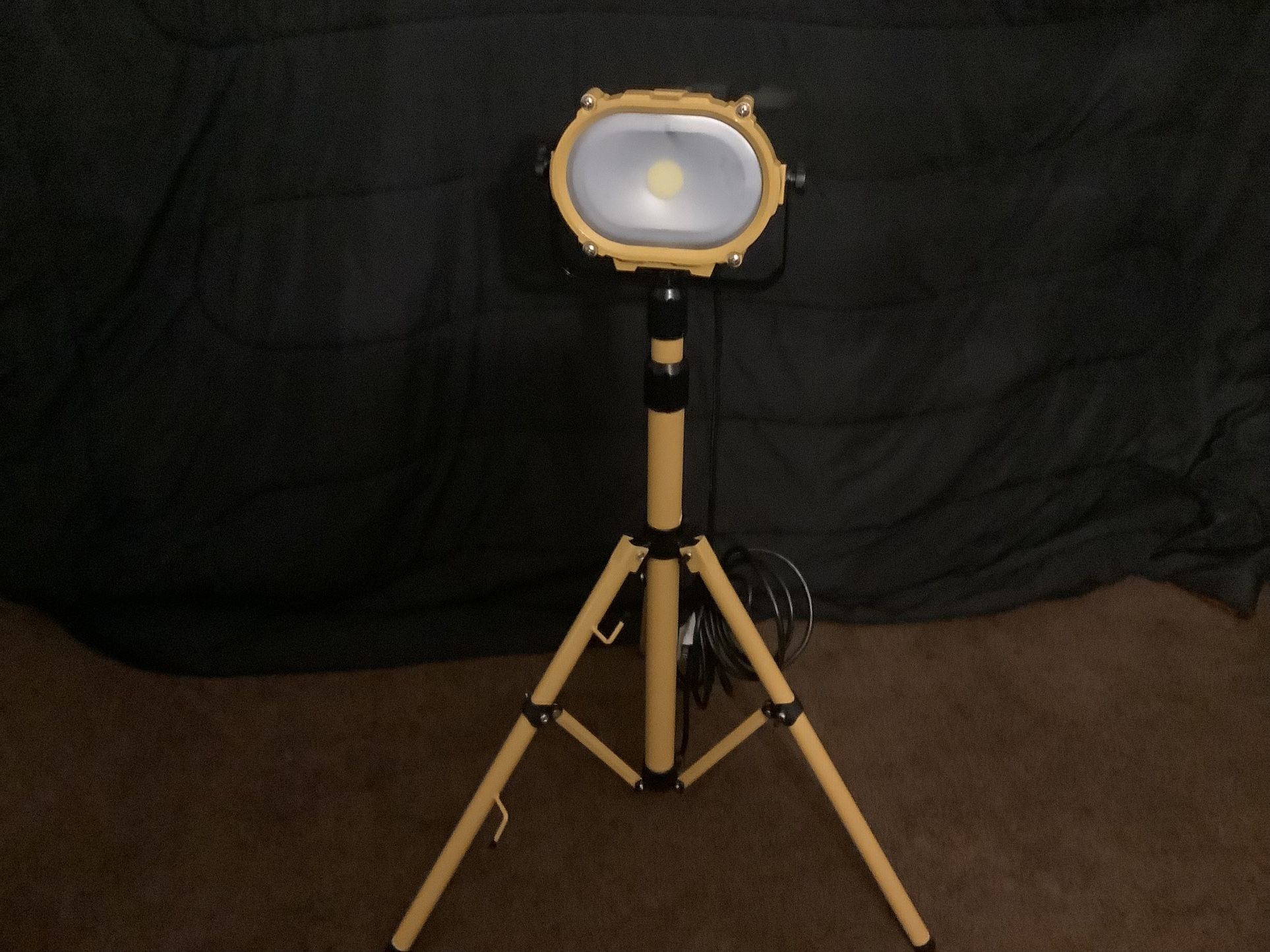 Saber 35-Watt LED Work Light with Tripod