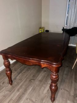 Traditional Queen Anne-style dining table and matching chairs