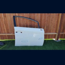 2010 - 2015 TOYOTA PRIUS RIGHT FRONT
DOOR PASSENGER SIDE USE OEM. NC