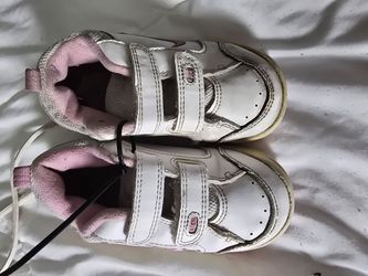Nike Girls’ White Gray & Pink Sneakers Size 7C