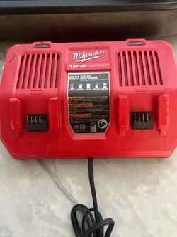 MILWAUKEE FAST CHARGER/BATTERIES (LOOK)