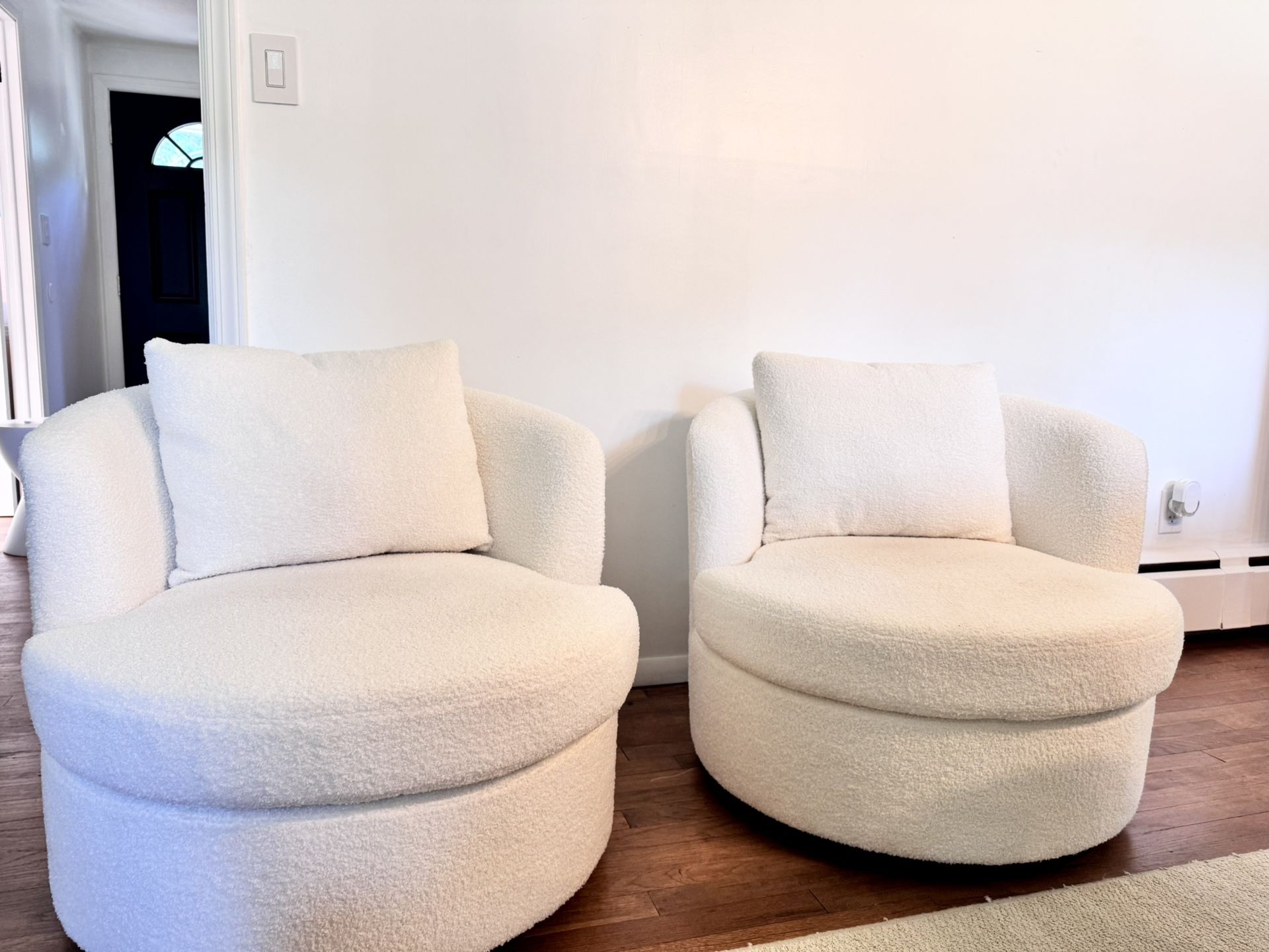 Set of 2 swivel accent chairs with pillow
