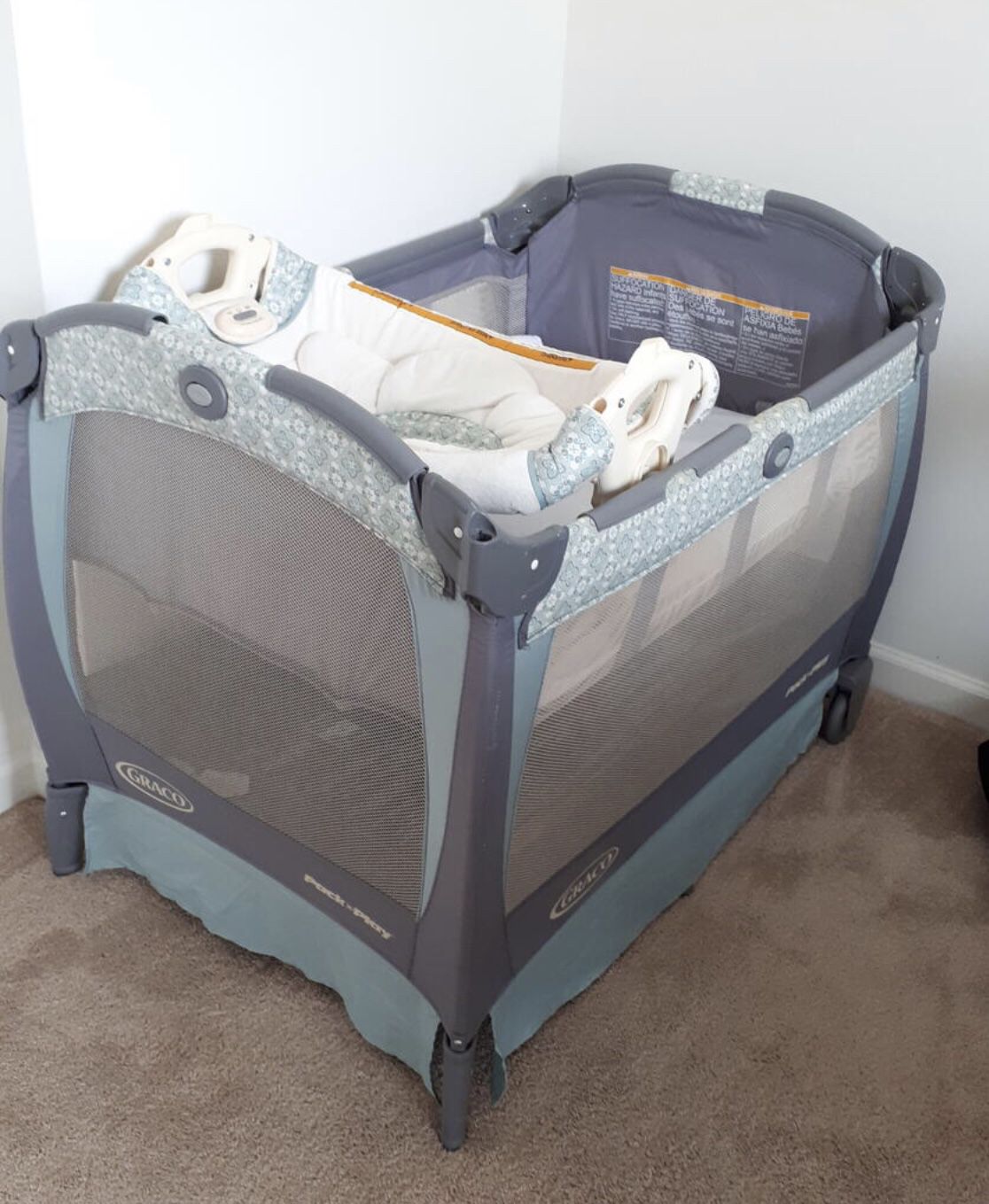 Graco pack & play with vibrating napper & changer