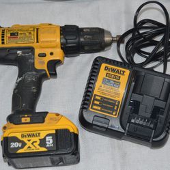 Dewalt DCD771 20V MAX Compact 1/2" Drill/Driver Kit with High Capacity 5AH Battery