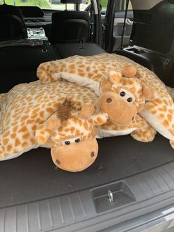Never used- 2 giraffe cuddle pets