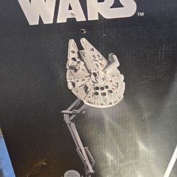 Millennium Falcon Postable Lamp