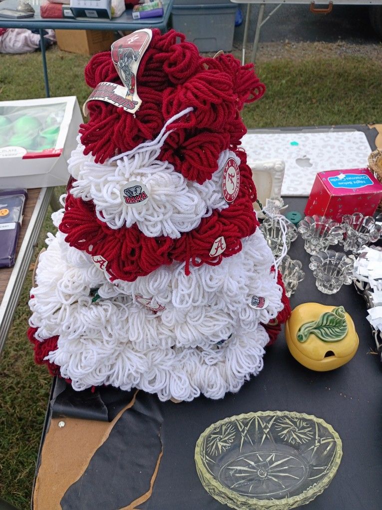 Alabama Tree Made Out Of Yarn With Lights In It 