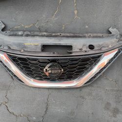 2016-2019 Nissan Sentra Complete Grill Oem.