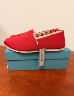 Tom’s Women’s Alpargata Red Canvas Slip On Shoes Available in Size 9.5 or 10 Brand New In Box