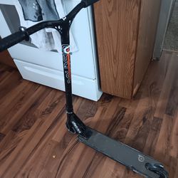District 9 Pro Scooter 