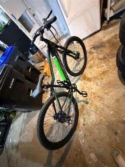 Hyper mountain bike