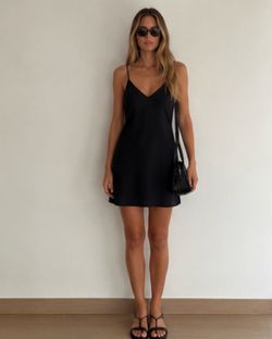 Meraki Essential V-Neck Chiffon Slip-on Dress – Timeless Jet Black - Medium