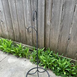 4 Ft Tall Metal Plant Hanger, 3 Plants 