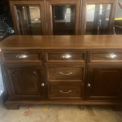 China cabinet 