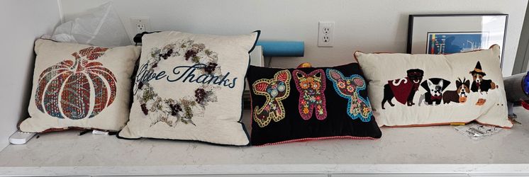 4 fall decorative pillows