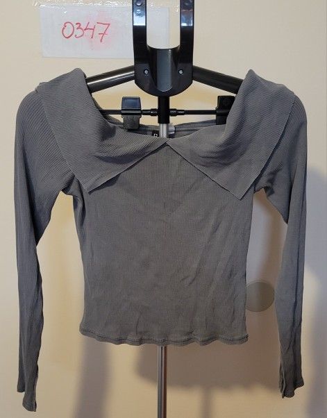 H&M Divided Gray Long Sleeve Top - Size M (0347)