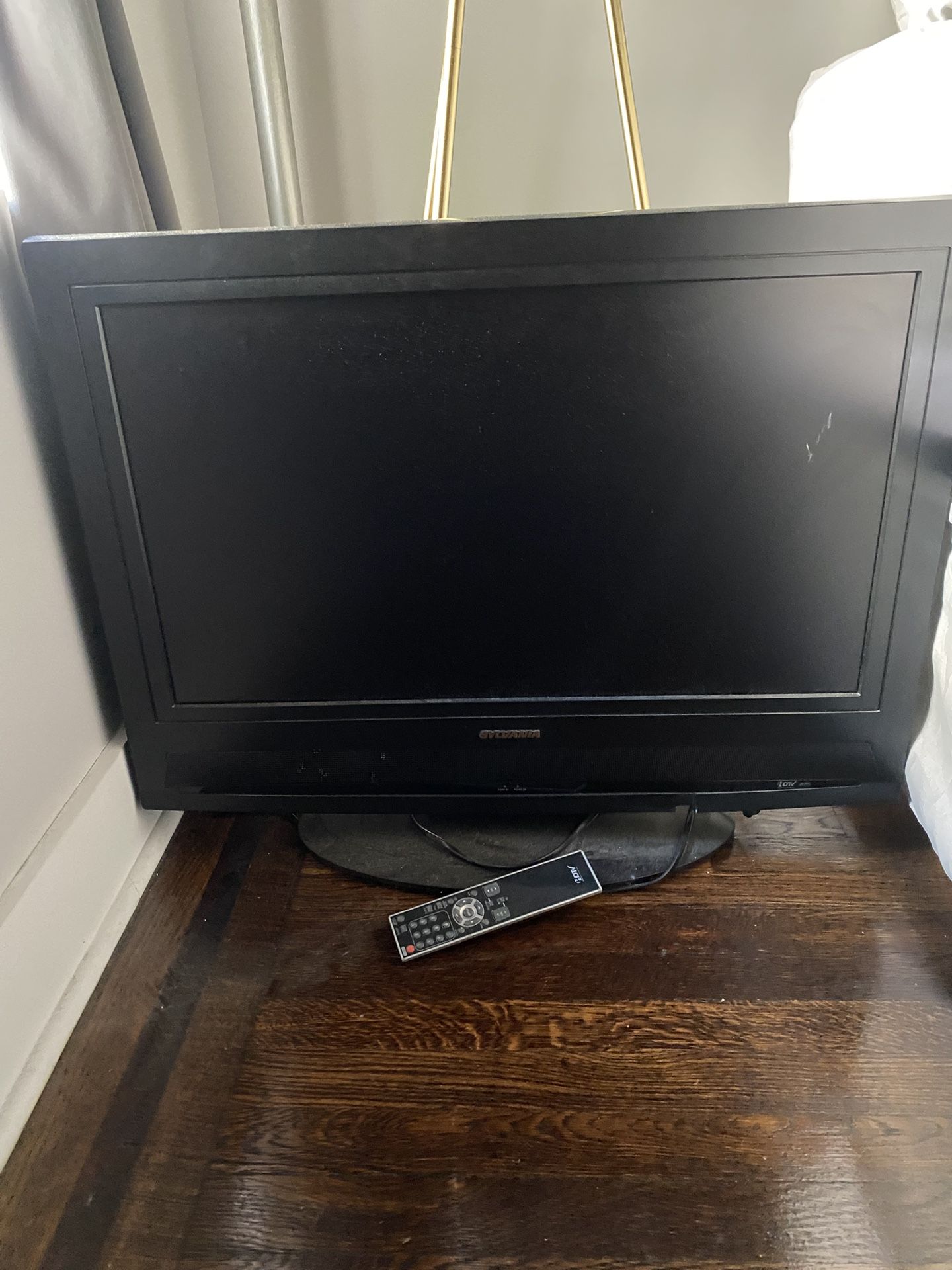 SYLVANIA 32in HD TV