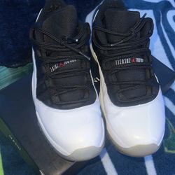 Air Jordan 11 Retro Low Gs Tuxedo 