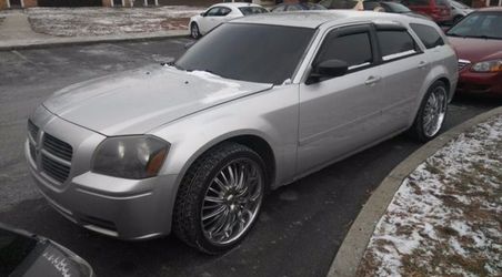 2005 Dodge Nagnum with 20"