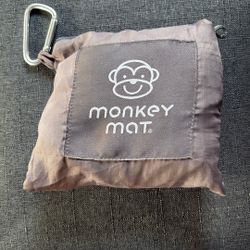 Great Condition! Original Mat | Lightweight Water/Sand Repellent Picnic Travel Blanket with Corner Weights - 5' x 5' (Gray Groove). Original Owner. 