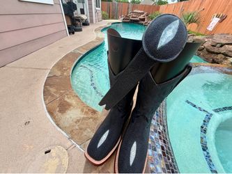 Men’s Stingray boots and belt