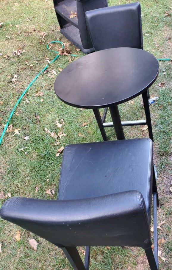 3-Piece Round Black Pub Table with Two Wood Stool Square Legs