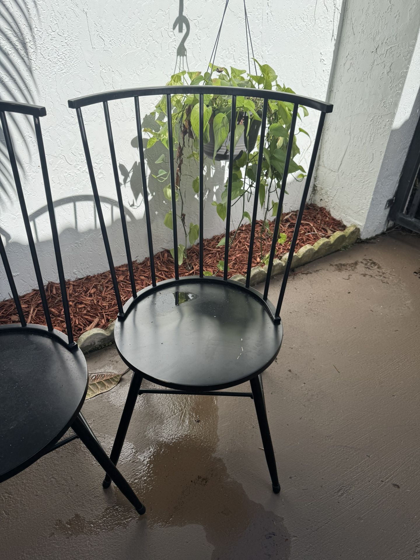 5 Farmhouse Spindle Back Chairs (Metal)