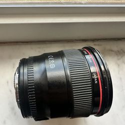 Canon Rebel Xsi With a Canon L Series 24 mm 1.4  II 