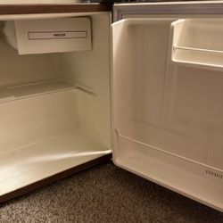 Mini Fridge 