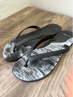 Tidal New York men’s Hiro Clark black and white abstract print sandals size 11