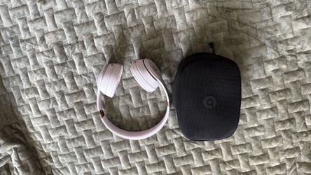 Beats Solo 4 Wireless Headphones – Like New