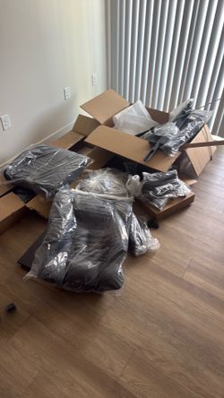 $20 to put it together office desk & chair