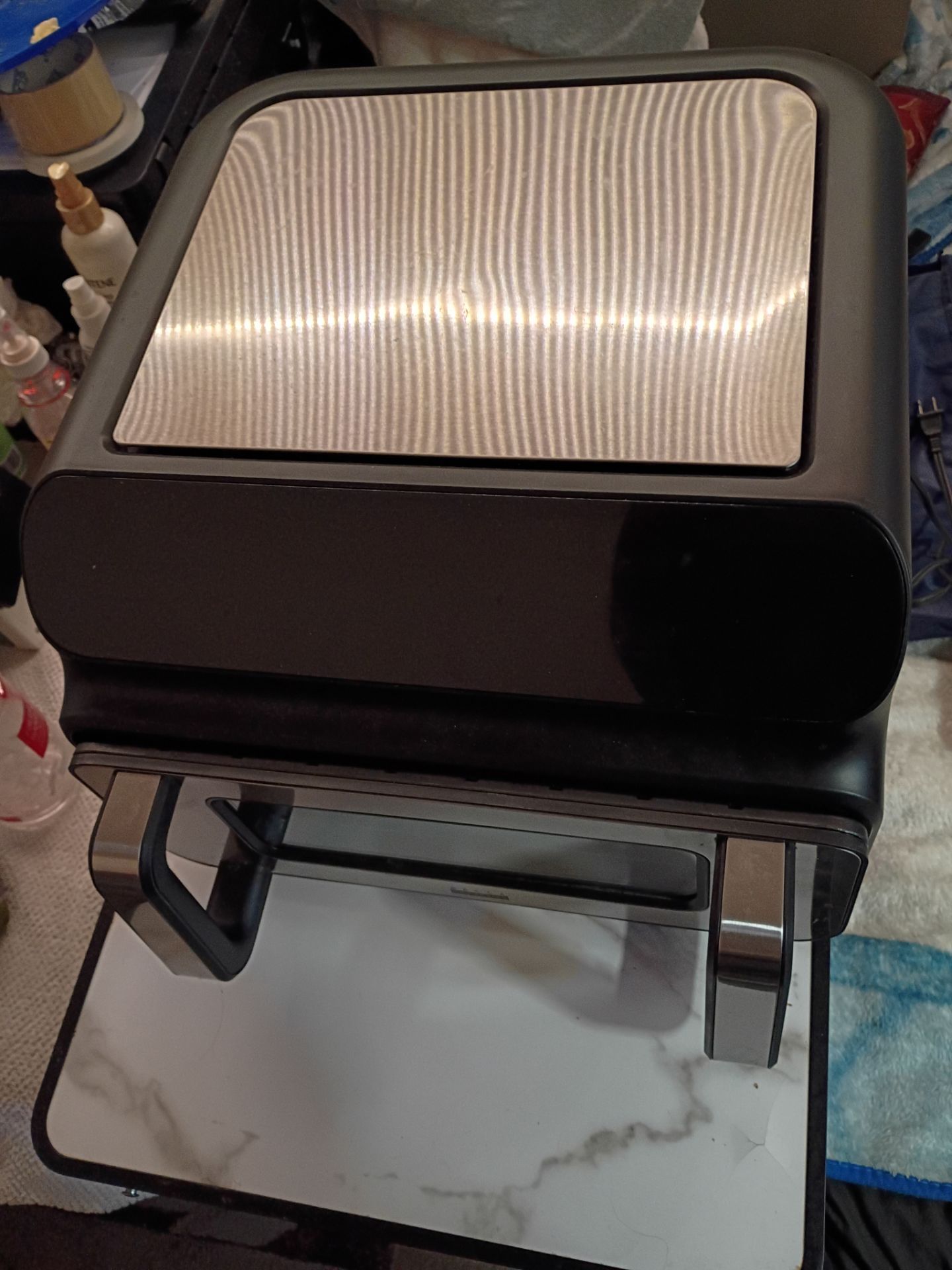 bella PRO 10.5-qt. Touchscreen 5-in-1 Indoor Grill & Air Fryer