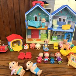 30 pieces 13 figures Huge lot of coco melons furniture house play sets see description photos 
