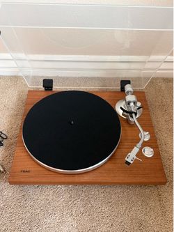 TEAC  TN-400s turntable  with AT cartridge